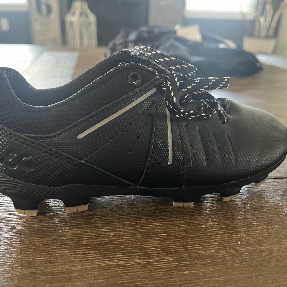 New* DSG youth 12 Baseball Cleats - Picture 2 of 3